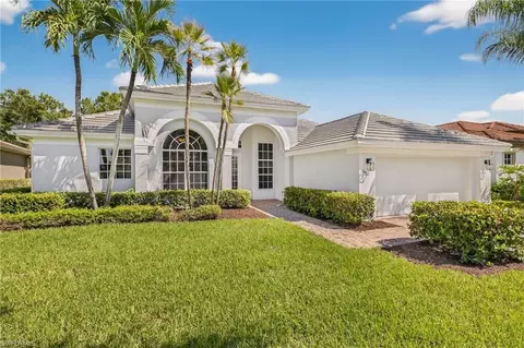 8812 Mustang Island Cir, Naples, FL 34113