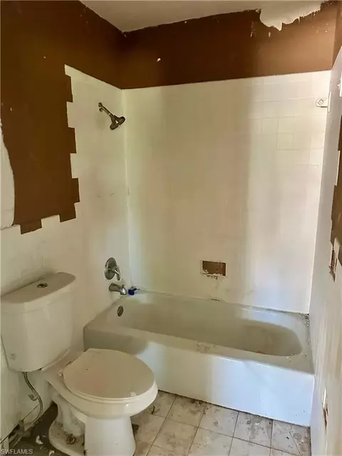 Bath - 1280 5th Ave N, Naples, FL 34102 photo 2 of 2
