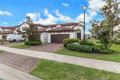 7948 Bristol Cir, Naples, FL 34120
