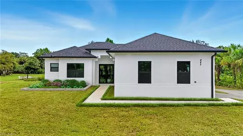 442 4th St SE, Naples, FL 34117