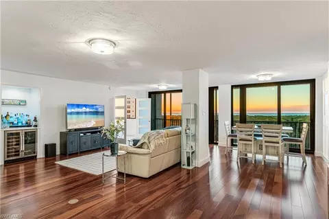 5601 Turtle Bay Dr #402, Naples, FL 34108