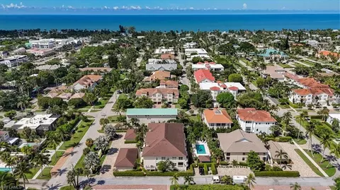 View/Area - 545 11th Ave S #104, Naples, FL 34102 photo 2 of 6
