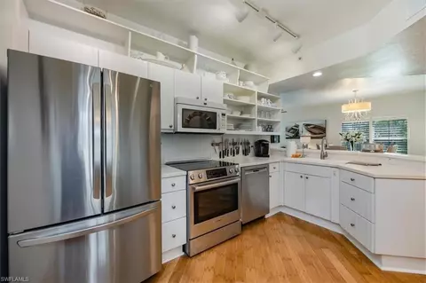 Kitchen - 545 11th Ave S #104, Naples, FL 34102 photo 3 of 4