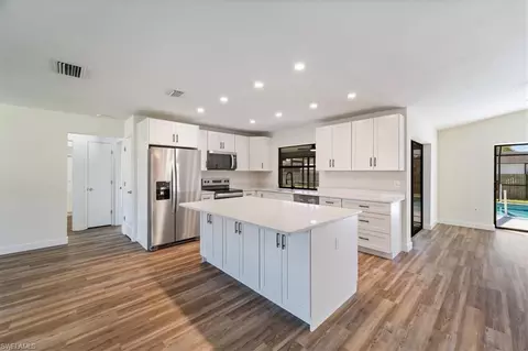 8072 Pennsylvania Blvd, Fort Myers, FL 33967