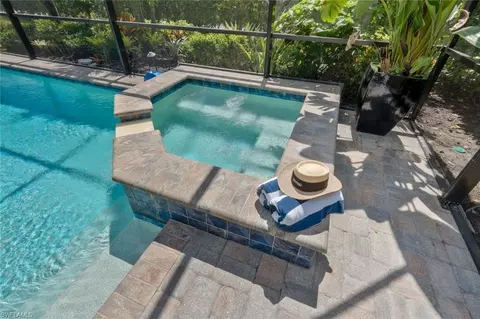 9640 Everglades Dr, Naples, FL 34120