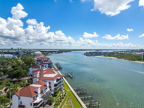 View/Area - 421 La Peninsula Blvd #421, Naples, FL 34113 photo 4 of 6