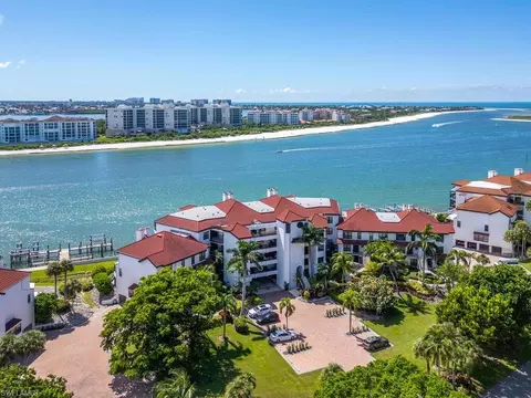 View/Area - 421 La Peninsula Blvd #421, Naples, FL 34113 photo 5 of 6