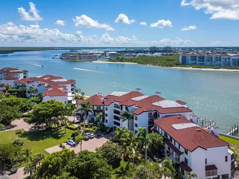 View/Area - 421 La Peninsula Blvd #421, Naples, FL 34113 photo 6 of 6