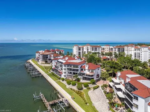 View/Area - 421 La Peninsula Blvd #421, Naples, FL 34113 photo 3 of 6