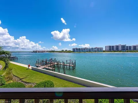 View/Area - 421 La Peninsula Blvd #421, Naples, FL 34113 photo 2 of 6