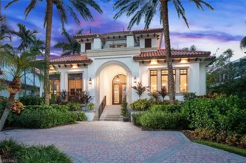 426 13th Ave S, Naples, FL 34102