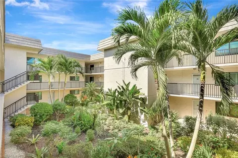 Exterior - 788 Park Shore Dr #E39, Naples, FL 34103 photo 5 of 8