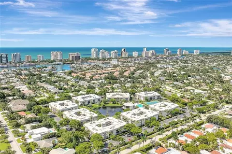 View/Area - 788 Park Shore Dr #E39, Naples, FL 34103 photo 6 of 7