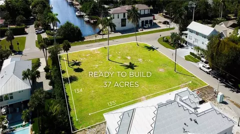 1427 Sandpiper St, Naples, FL 34102