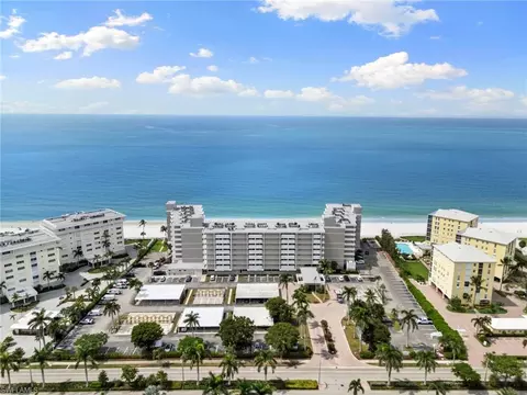 3443 Gulf Shore Blvd N #204, Naples, FL 34103