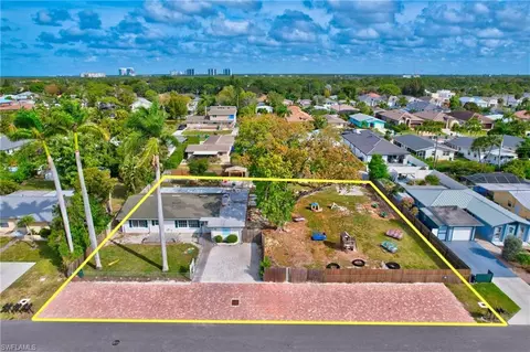 727 731 108th Ave N, Naples, FL 34108