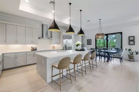 2472 Breakwater Way #11-202, Naples, FL 34112