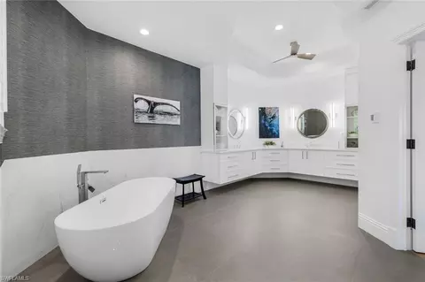 Bath - 400 Spring Line Dr, Naples, FL 34102 photo 2 of 4