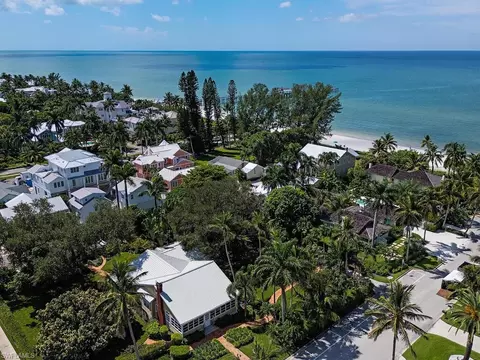 66 11th Ave S, Naples, FL 34102
