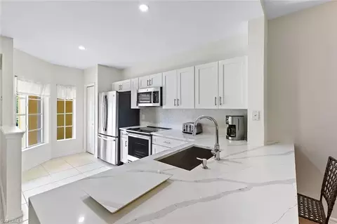 9185 Celeste Dr #204, Naples, FL 34113