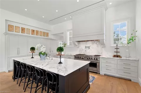 Kitchen - 28740 Blaisdell Dr, Naples, FL 34119 photo 3 of 4