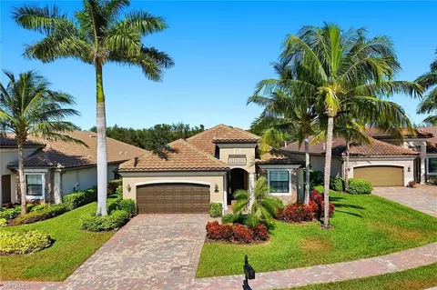 2906 Aviamar Cir, Naples, FL 34114