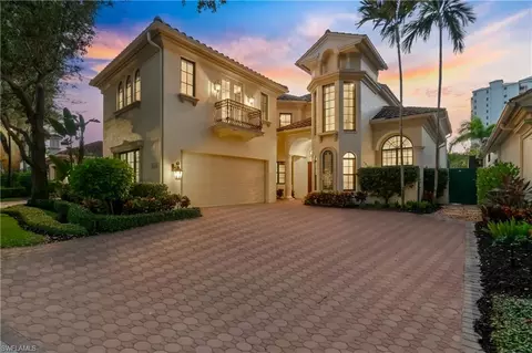 8169 Via Vecchia, Naples, FL 34108