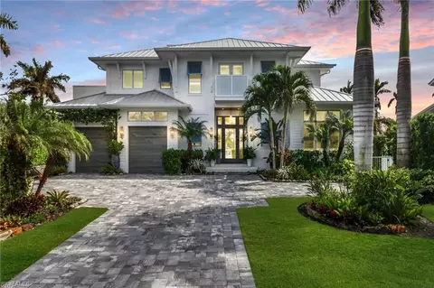 1300 Cobia Ct, Naples, FL 34102