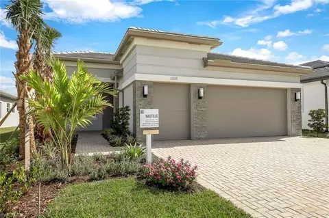 11809 Drake Ln, Naples, FL 34120