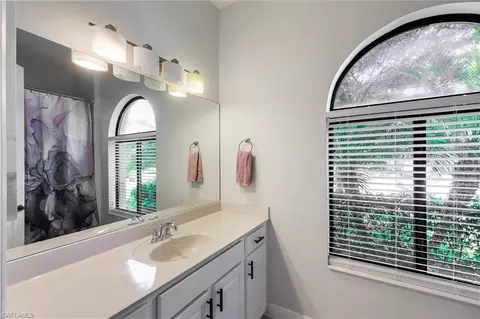Bath - 1685 Serrano Cir, Naples, FL 34105 photo 3 of 3
