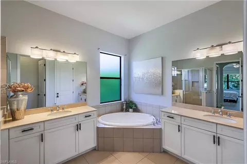 Bath - 1685 Serrano Cir, Naples, FL 34105 photo 1 of 3