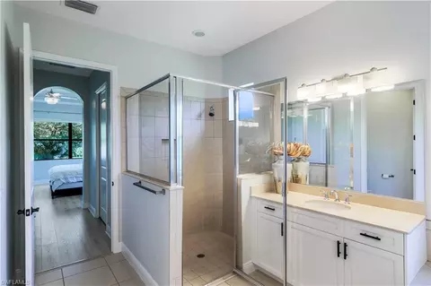 Bath - 1685 Serrano Cir, Naples, FL 34105 photo 2 of 3