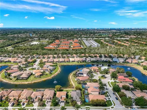 View/Area - 1685 Serrano Cir, Naples, FL 34105 photo 2 of 13