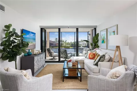 10562 Gulf Shore Dr #202, Naples, FL 34108