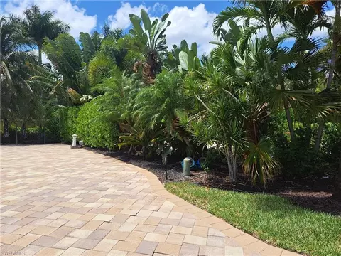 4400 Southern Breeze Dr, Naples, FL 34114