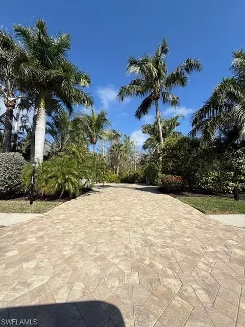 4407 Southern Breeze Dr, Naples, FL 34114