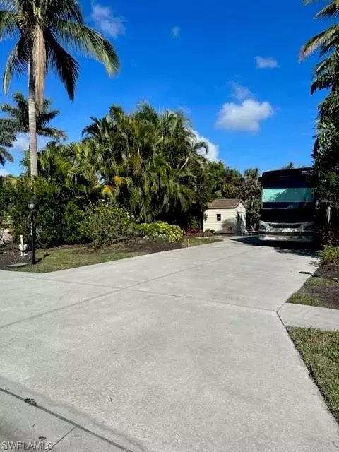 4995 Coach Ln, Naples, FL 34114