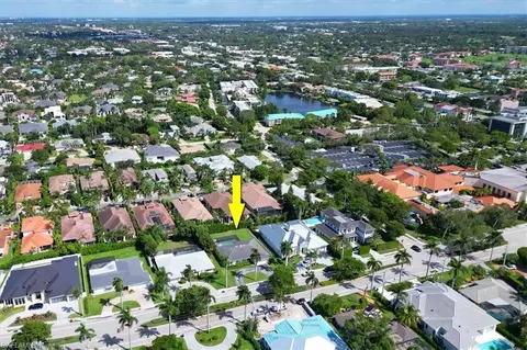 View/Area - 701 Harbour Dr, Naples, FL 34103 photo 5 of 8