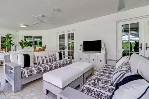 Exterior - 701 Harbour Dr, Naples, FL 34103 photo 4 of 12