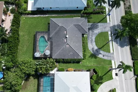 View/Area - 701 Harbour Dr, Naples, FL 34103 photo 1 of 8