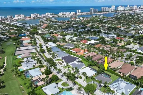 View/Area - 701 Harbour Dr, Naples, FL 34103 photo 4 of 8