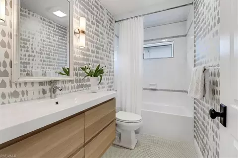 Bath - 701 Harbour Dr, Naples, FL 34103 photo 5 of 6