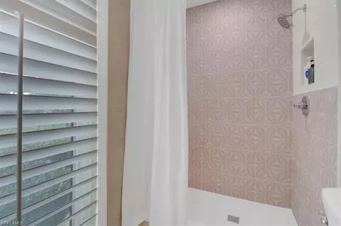 Bath - 701 Harbour Dr, Naples, FL 34103 photo 3 of 6