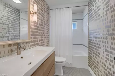 Bath - 701 Harbour Dr, Naples, FL 34103 photo 6 of 6