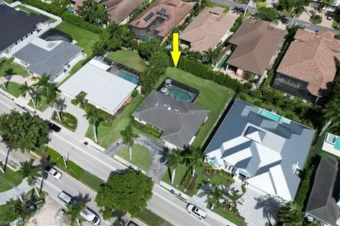 View/Area - 701 Harbour Dr, Naples, FL 34103 photo 3 of 8