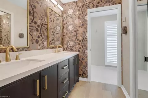 Bath - 701 Harbour Dr, Naples, FL 34103 photo 4 of 6