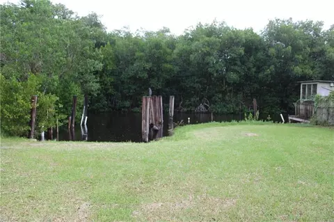 6 Spoonbill Ave, Everglades City, FL 34139
