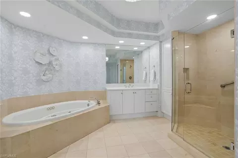 Bath - 445 Dockside Dr #B202, Naples, FL 34110 photo 1 of 4
