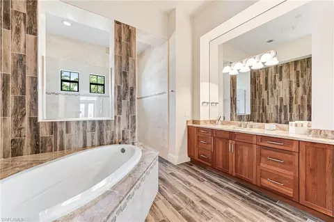 Bath - 6597 Costa Cir, Naples, FL 34113 photo 2 of 5