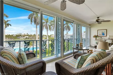 Exterior - 383 Harbour Dr #304, Naples, FL 34103 photo 4 of 10